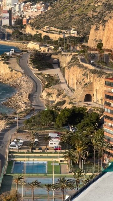 Y tú, disfrutas de los días de viento? O te gustaría meterte en una cueva hasta que pasen?
Seguimos luchando por el barrio 💙🤍
#stopbasuraleza #activismovecinal #albufereta  #cabodelashuertas